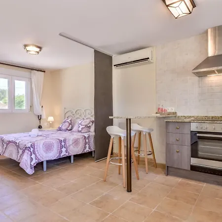 Pensionat Fortuna - у Estudios Vacaciones Con Piscina Comun,