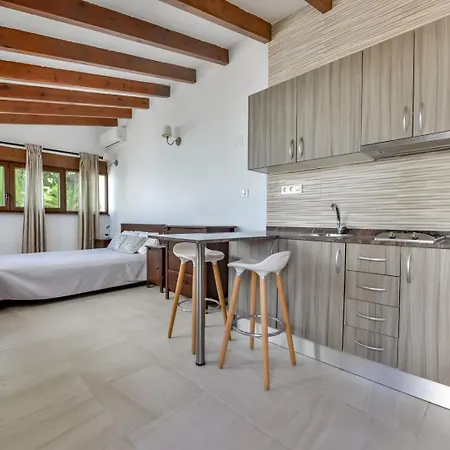 Pensionat Fortuna - у Estudios Vacaciones Con Piscina Comun,