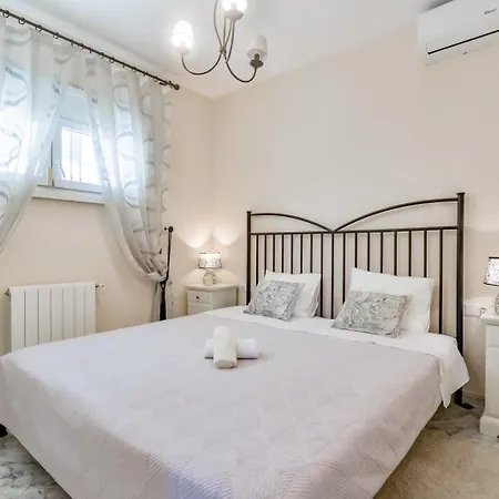 Guest house Fortuna - у Estudios Vacaciones Con Territorio Y Piscina Comun,