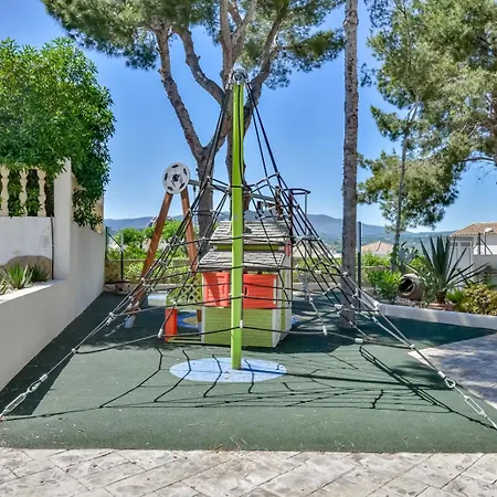Guest house Fortuna - у Estudios Vacaciones Con Territorio Y Piscina Comun,