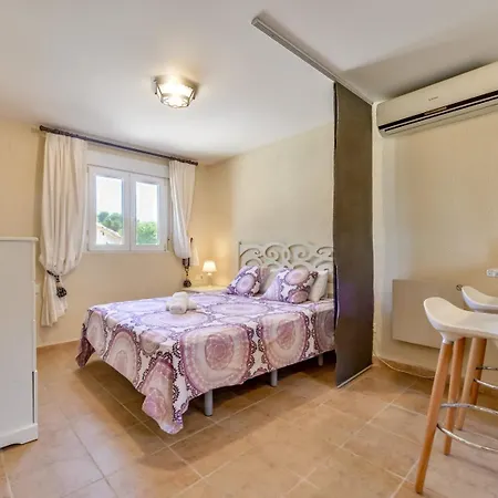 Fortuna - у Estudios Vacaciones Con Territorio Y Piscina Comun, Guest house *