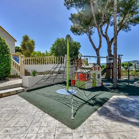 Guest house Fortuna - у Estudios Vacaciones Con Territorio Y Piscina Comun,