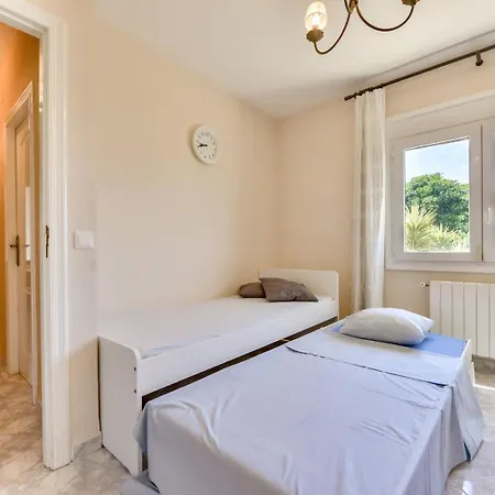 بيت ضيافة Fortuna - у Estudios Vacaciones Con Territorio Y Piscina Comun, *